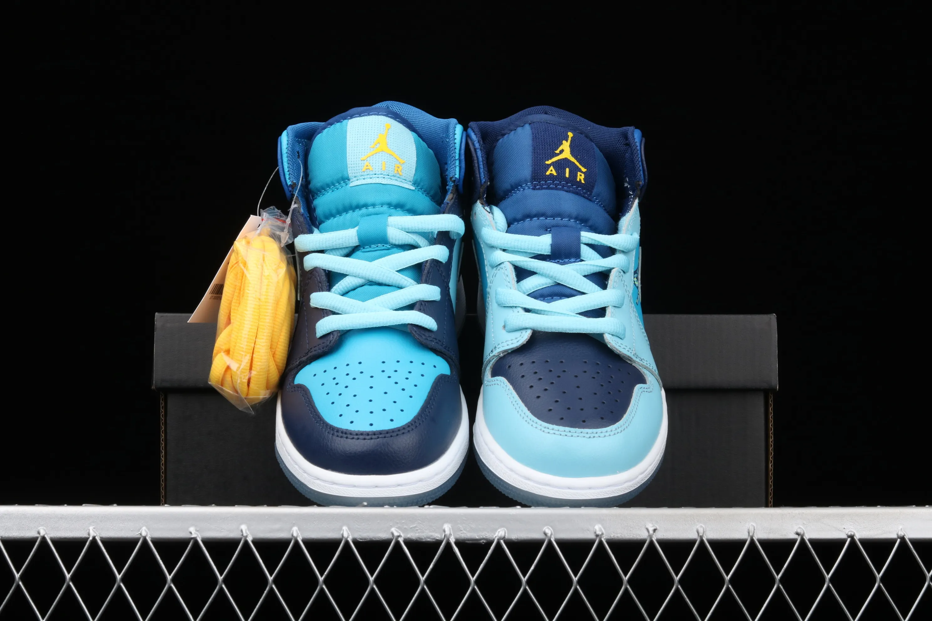 All categories Air Jordan Jordan series basketball shoes Air Jordan 1 Mid Air Jordan 1 Mid GS "FLY Blue" AJ1 Joe 1 Zhongbang "Ice Blue Mandarin Duck Oil Painting" BV7446-400